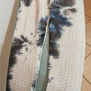 Butt Shaping Blue and White Textured Leggings